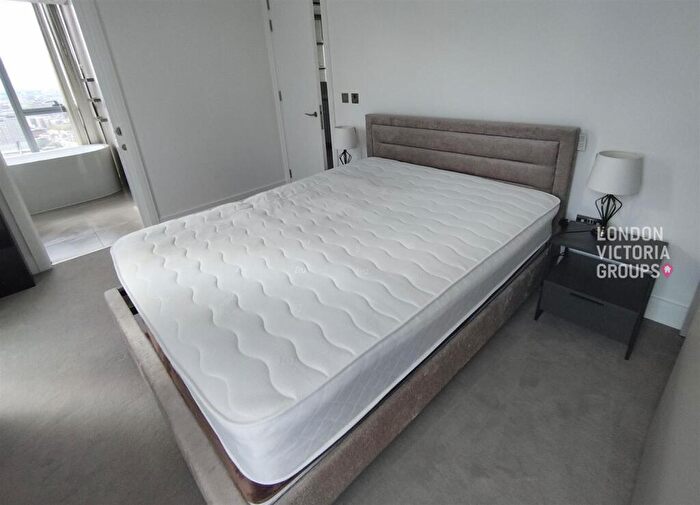 2 Bedroom Apartment To Rent In Carrara Tower, Bollinder Place, London, EC1V