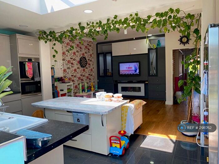 4 Bedroom Terraced House To Rent In Auckland Road, Ilford, IG1