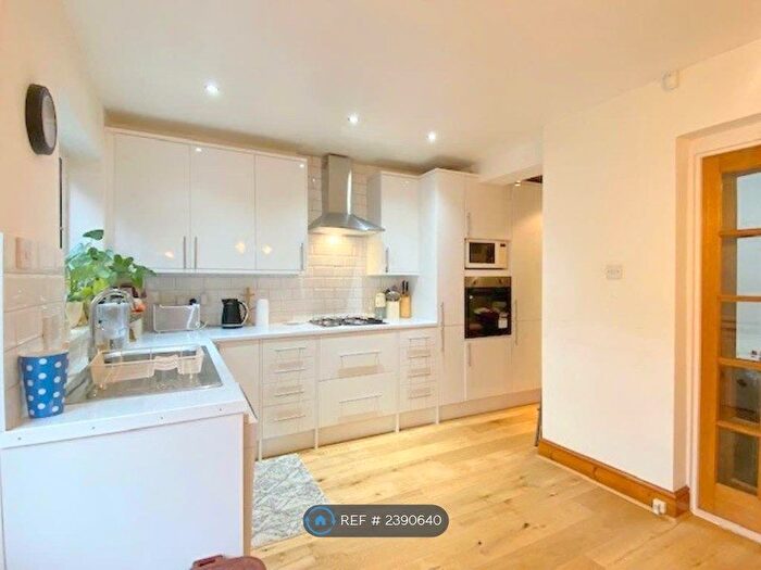 3 Bedroom Semi-Detached House To Rent In Twyford Road, Harrow, HA2