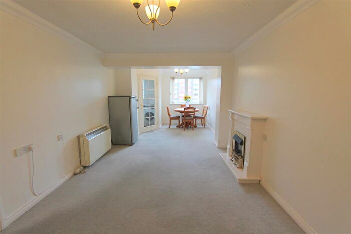 2 Bedroom Property For Sale In Hampton Lodge, Cavendish Road, Sutton, SM2
