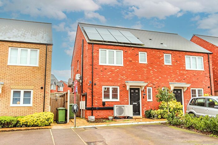 3 Bedroom Semi Detached House For Sale In Fotheringhay Road, Wellingborough, NN8