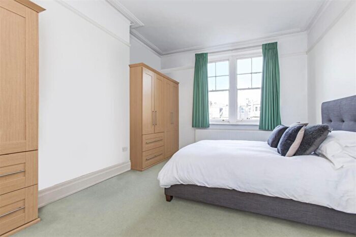 2 Bedroom Flat For Sale In Honeybourne Road, West Hampstead, NW6