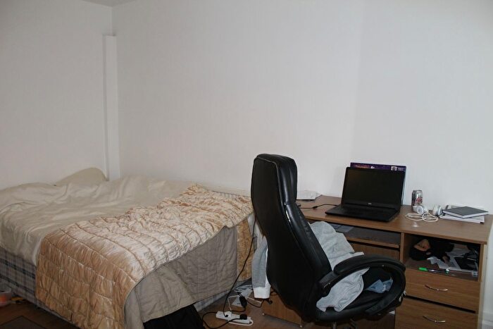 4 Bedroom Semi-Detached House To Rent In Leicester Grove, Leeds, LS7