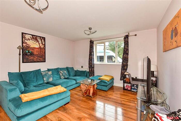 2 Bedroom Flat For Sale In George Stewart Avenue, Faversham, Kent, ME13