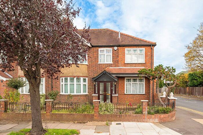5 Bedroom Property For Sale In Roxborough Avenue, Isleworth, TW7