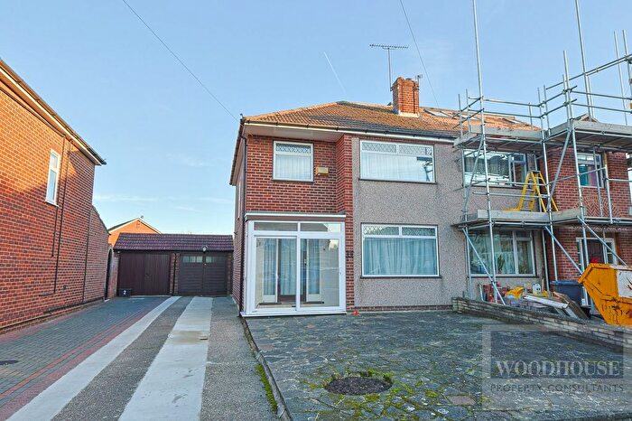 3 Bedroom Semi Detached House For Sale In Bewley Close, Cheshunt, EN8