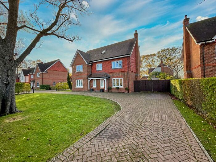 5 Bedroom Detached House For Sale In Horley, Surrey, RH6