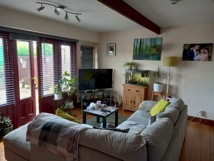 1 Bedroom Flat To Rent In New Street Road, Meopham, Kent, DA13