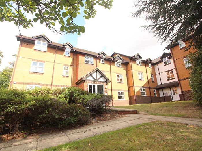2 Bedroom Flat To Rent In Waller Court, Caversham, Reading, RG4