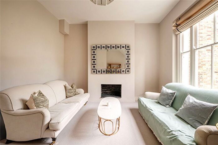 1 Bedroom Flat To Rent In Blenheim Crescent, Notting Hill, London, W11