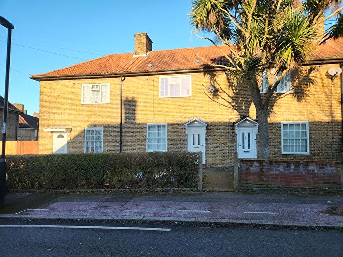 3 Bedroom Terraced House To Rent In Ravenscar Road, Bromley, BR1