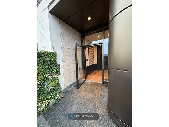 3 Bedroom Flat To Rent In Boxwood Gardens, London, E1W