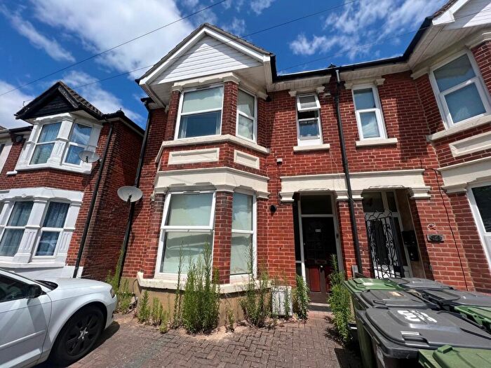 1 Bedroom Flat To Rent In Leigh Road, Eastleigh, Hampshire, SO50