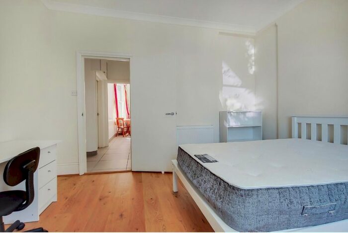 2 Bedroom Flat To Rent In Kingwood Road, London, SW6