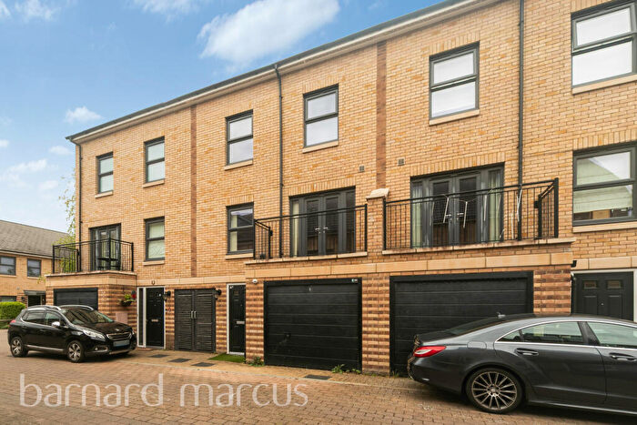 3 Bedroom Semi-Detached House To Rent In Parchment Close, Mitcham, CR4