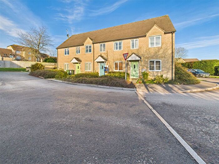 2 Bedroom Flat For Sale In Tanglewood Way, Chalford, Stroud, Gloucestershire, GL6