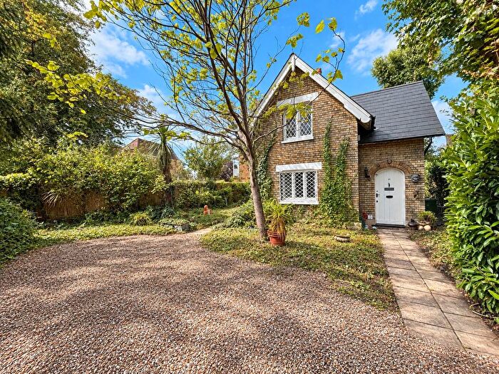 2 Bedroom Detached House For Sale In Gresham Road, Staines-Upon-Thames, TW18