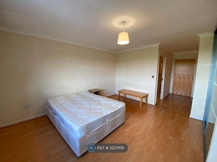 2 Bedroom Flat To Rent In Maddison Court, London, NW4