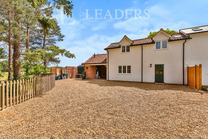 2 Bedroom Property To Rent In Heggat Road, Horstead, NR12