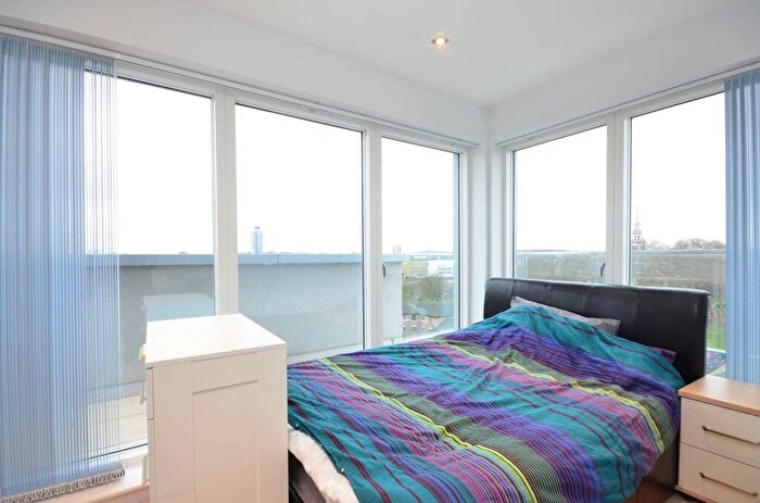 3 Bedroom Flat For Sale In Theatro Tower, Greenwich, London, SE8