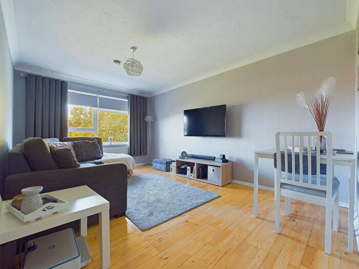 1 Bedroom Flat For Sale In Crabtree Lane, Lancing, BN15