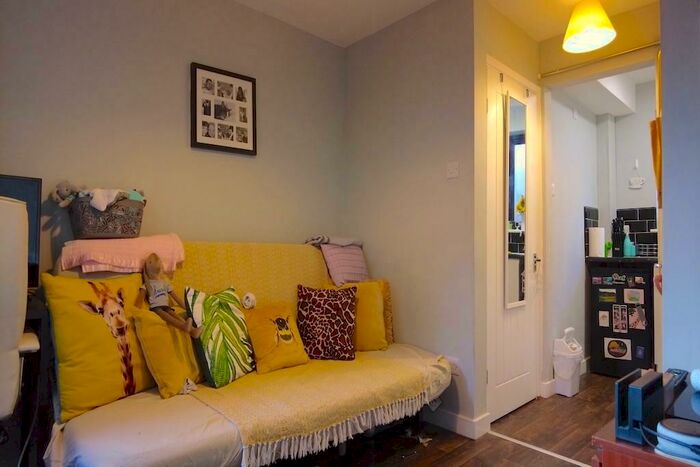 Apartment To Rent In Studio Apartment - Off Monks Road - Allocated Parking, LN2