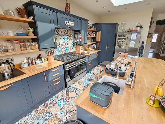 4 Bedroom Detached House For Sale In Bridgend Road, Porthcawl, South Glamorgan, Bridgend (County Of), CF36