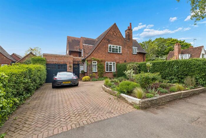 3 Bedroom Semi-Detached House For Sale In Norton Way North, Letchworth Garden City, SG6