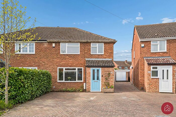 3 Bedroom Semi Detached House For Sale In Beech Crescent, Kidlington, OX5