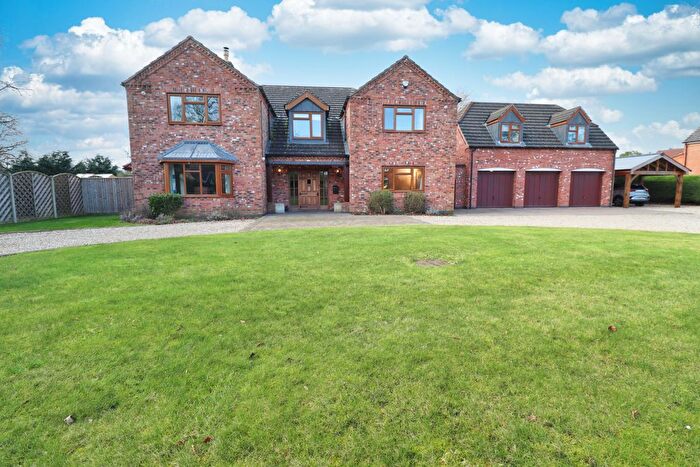 6 Bedroom Detached House For Sale In Wood Lane, South Hykeham, Lincoln, LN6