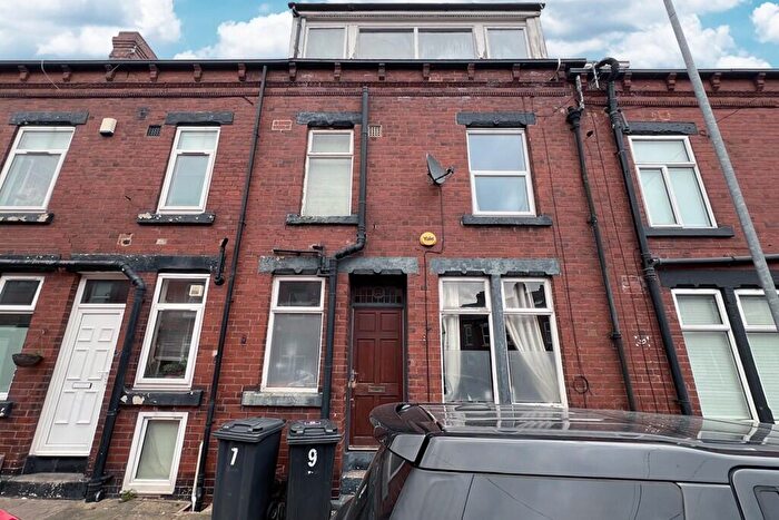 2 Bedroom Terraced House For Sale In Knowle Grove, Leeds, LS4