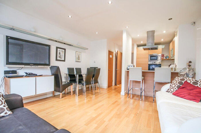 2 Bedroom Apartment To Rent In Commercial Road, London, SE1