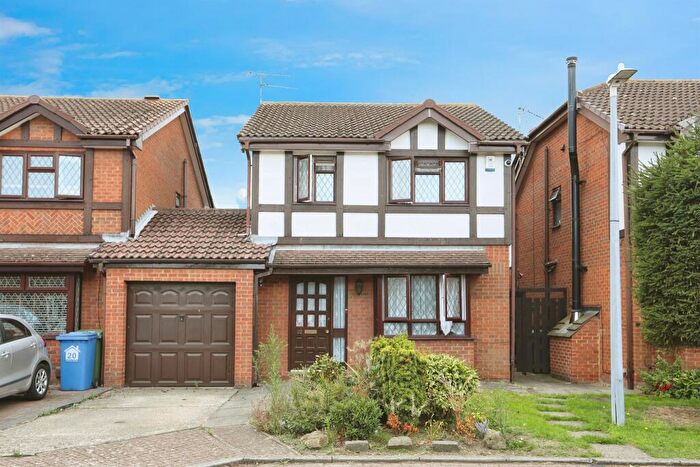3 Bedroom Link Detached House For Sale In Clerke Drive, Kemsley, Sittingbourne, ME10
