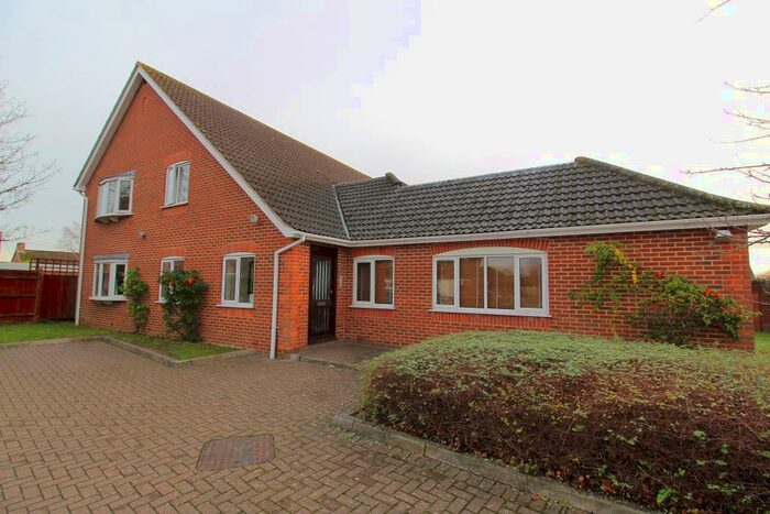 2 Bedroom Ground Flat To Rent In Baldwin Court, Longfield Road, Twyford, RG10