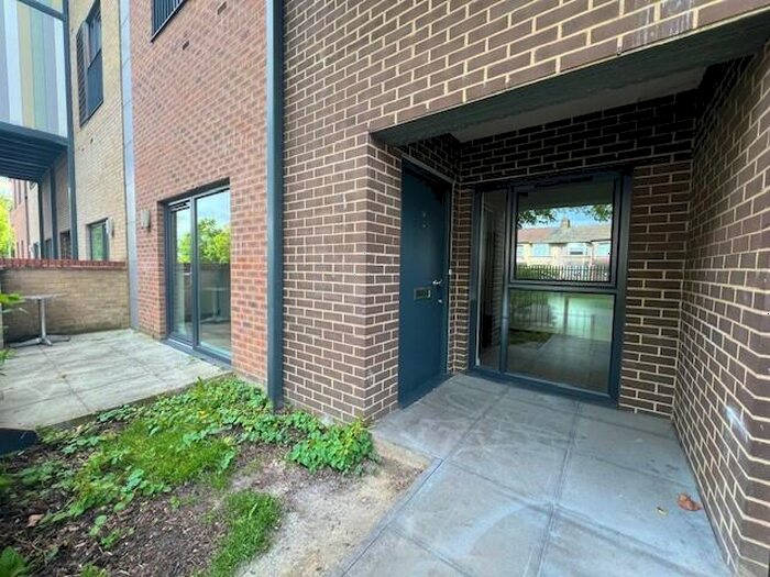1 Bedroom Flat To Rent In Pulse Court, Romford, RM7
