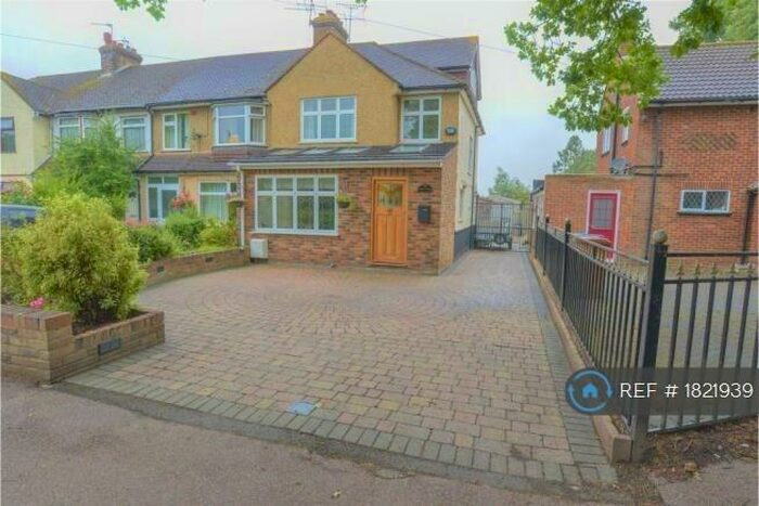 3 Bedroom End Of Terrace House To Rent In Green Lanes, Hatfield, AL10