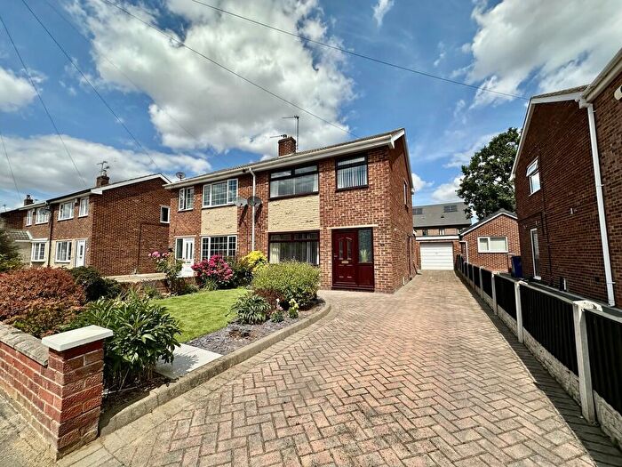 3 Bedroom Semi-Detached House For Sale In Fernbank Drive, Armthorpe, Doncaster, DN3