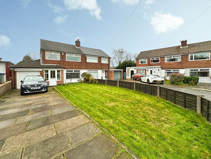 3 Bedroom Property For Sale In Felton Close, Bury, BL9