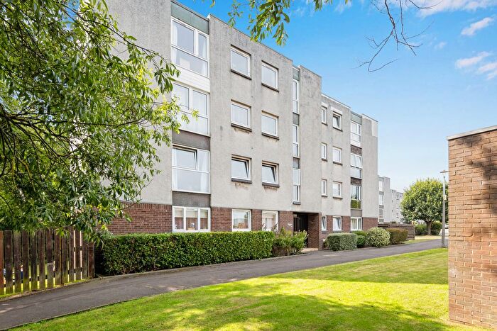 3 Bedroom Flat For Sale In / Craigmount Hill, Corstorphine, Edinburgh, EH4
