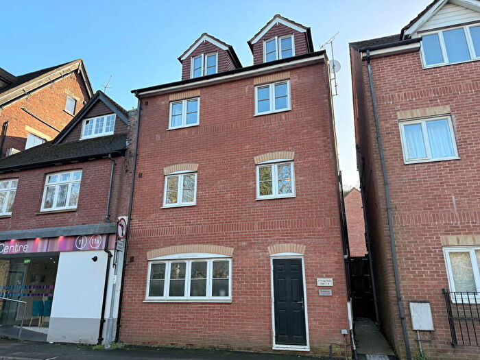 2 Bedroom Flat To Rent In Kings Road, Haslemere, GU27