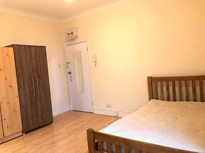 Studio To Rent In Pownall Gardens, Hounslow, TW3