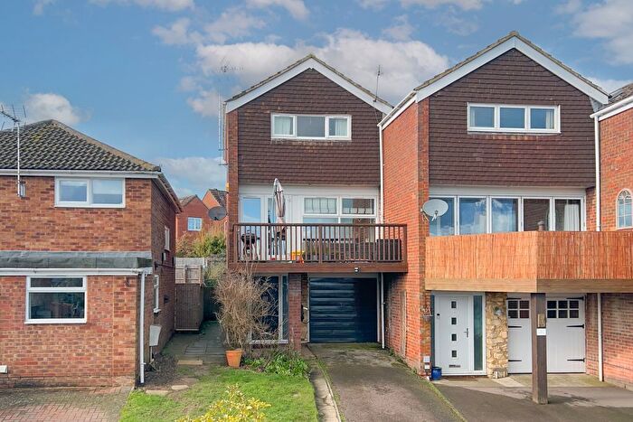 3 Bedroom End Terrace House For Sale In Bideford Green, Linslade, LU7