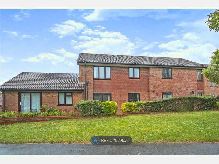 2 Bedroom Flat To Rent In Canford Heath, Poole, BH17