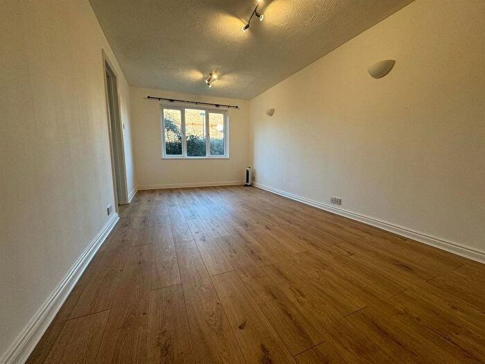 1 Bedroom Flat To Rent In Waterside Close, Barking, IG11