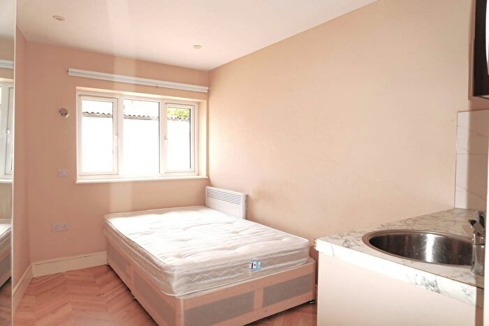 Studio To Rent In Rosebank Road, Hanwell, W7