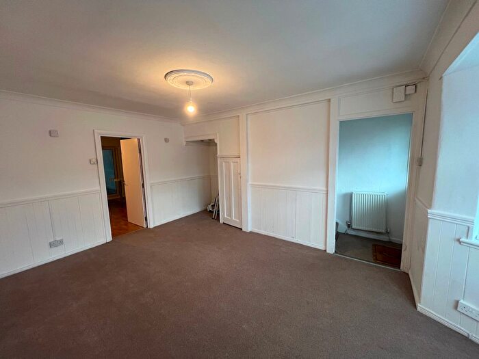 3 Bedroom Terraced House To Rent In Baker Street, Enfield, EN1