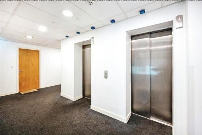 2 Bedroom Flat To Rent In Princess Way, Swansea, SA1