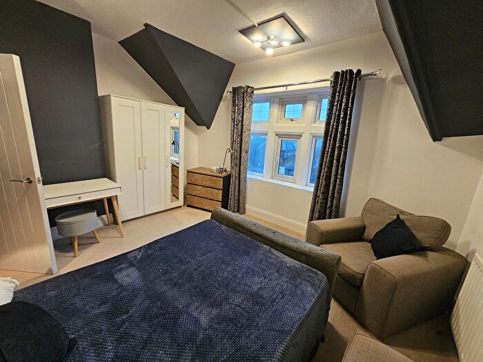 4 Bedroom Semi-detached House To Rent In Welburn Grove, Leeds, LS16