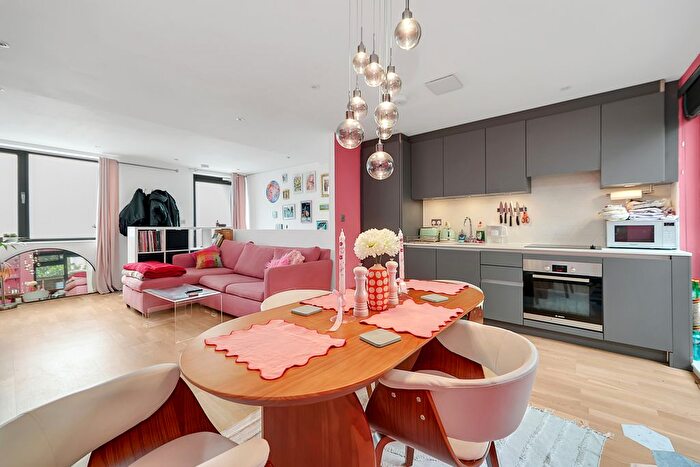 2 Bedroom Flat To Rent In Portman Place, London, E2