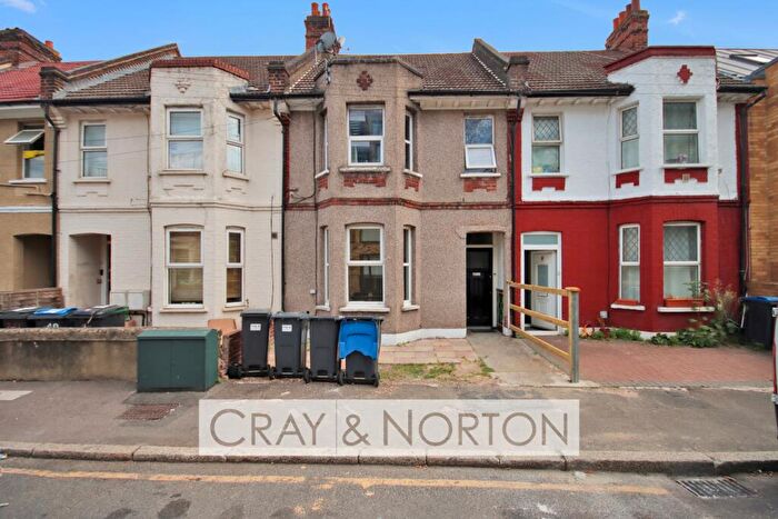 2 Bedroom Flat To Rent In St James Park, Croydon, CR0